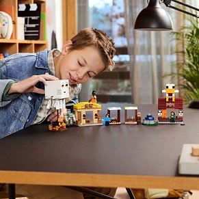 LEGO Minecraft Η Επίθεση στο Χωριό με το Μπαλόνι Ghast 21273 (555 Τεμάχια)