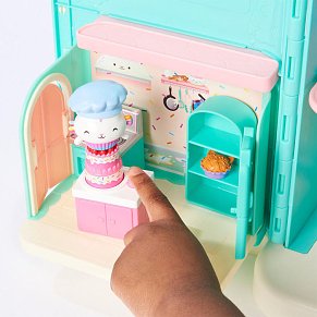 Spin Master Gabby's Dollhouse: Bakey with 'Cakey' Kitchen Cuisine 'Cakey' Deluxe Room Set (6062035)