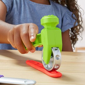 Play-Doh Πάγκος Εργαλείων Stamp & Saw | Δημιουργικό Σετ Κατασκευών για Παιδιά