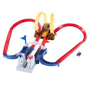 Hot Wheels® ΤΟ ΚΑΣΤΡΟ ΤΟΥ ΜΠΑΟΥΖΕΡ ΠΙΣΤΑ