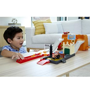 Disney Pixar Cars Race & Go Playset Τα Μπουζί της Ωραίας Ελένης