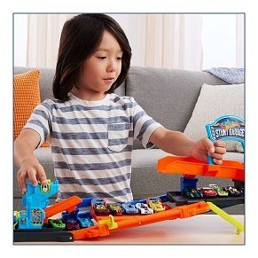Hot Wheels City Transforming Stunt Garage Playset with Car